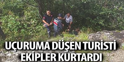 Kayalıklardan Yuvarlanan Turist Yaralandı