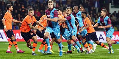 Rekabette Bordo-Mavililer Üstün