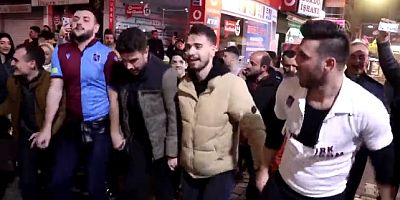 TRABZONSPOR TARAFTARLARI GALİBİYETİ HORON TEPEREK KUTLADI