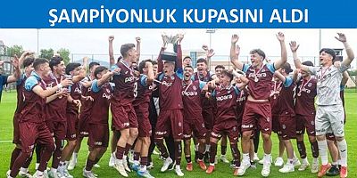 Trabzonspor U19 takımı şampiyonluk kupasını aldı