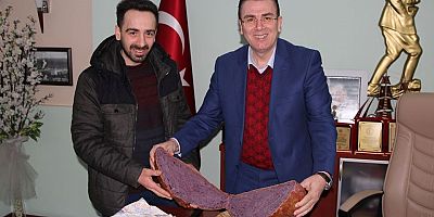 VAKFIKEBİR’DE BİR İLKİ YAPTI: MOR EKMEK ÜRETTİ