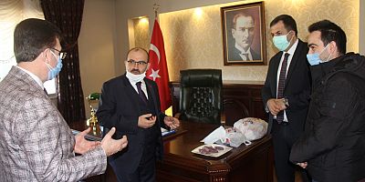 Vali Ustaoğlu’na Mor Ekmek 